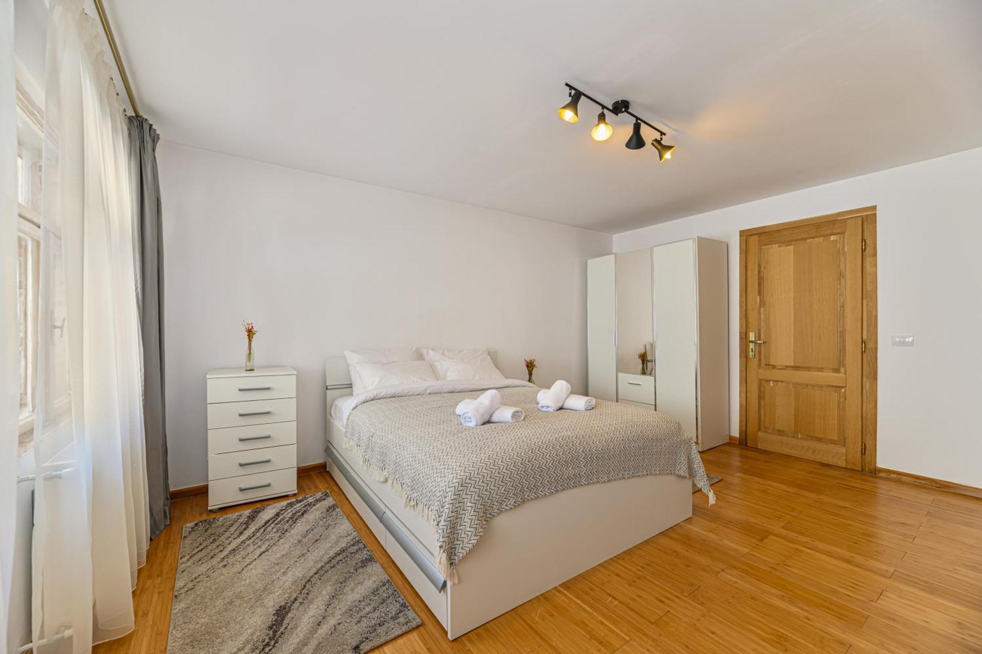 Ceahlau Cozy House With Terrace, Bbq & Free Parking Case de vacanță *